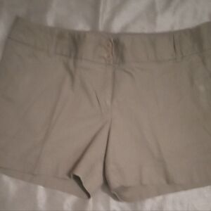 The Limited Beige Women's Shorts Size6